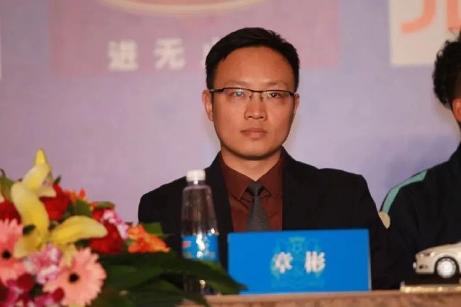 亚洲成人18